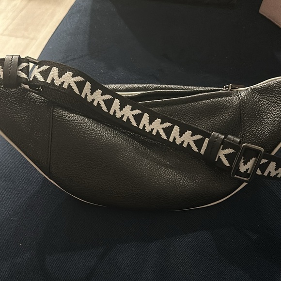 Michael Kors Fanny Pack - Picture 4 of 4